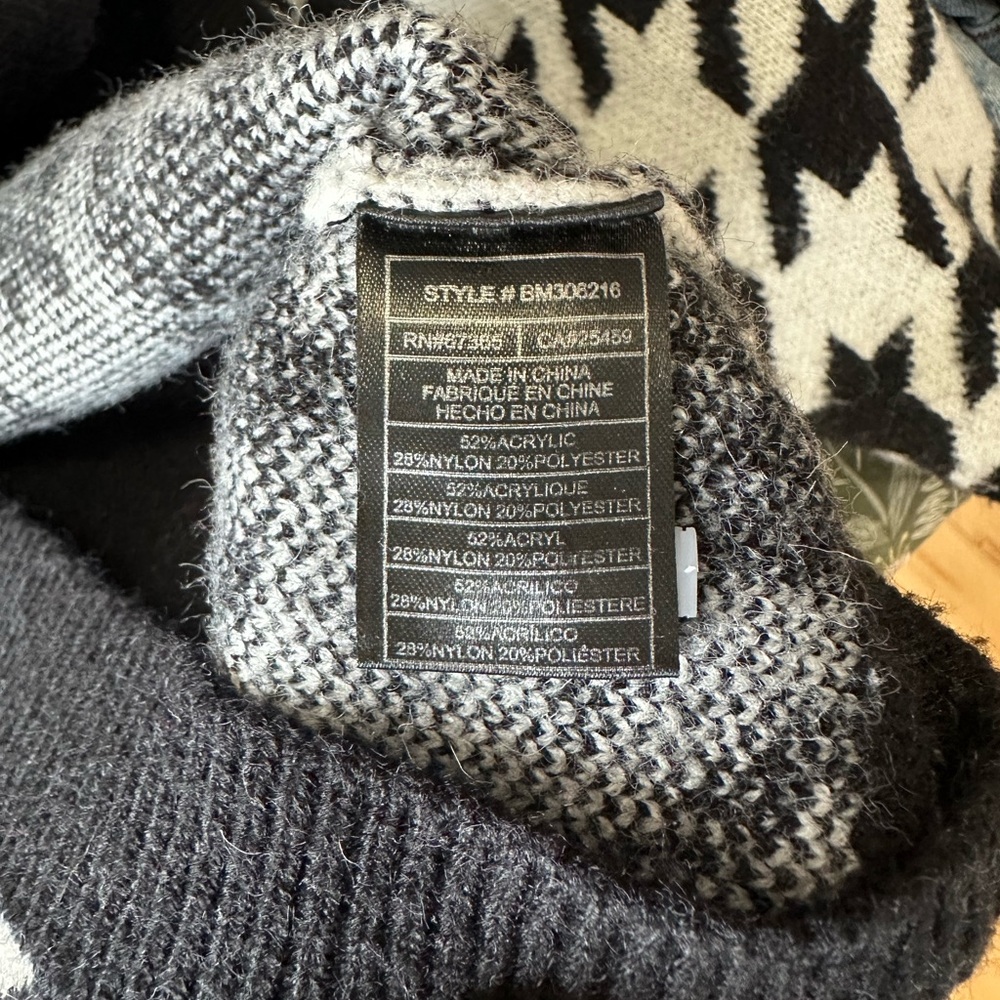 Steve Madden - Cardigan - Small - 52% Acrylic, 28% Nylon & 20% Polyester - Picture 5 of 5